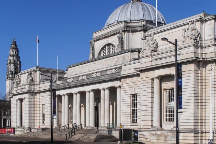 Cardiff Self Guided Walking Tour Castle and Arcades Audio Quiz