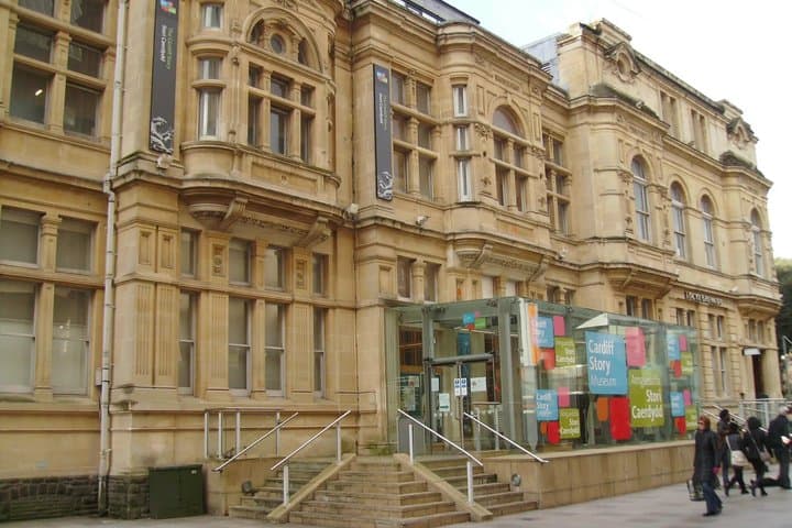 Cardiff Self Guided Walking Tour Castle and Arcades Audio Quiz
