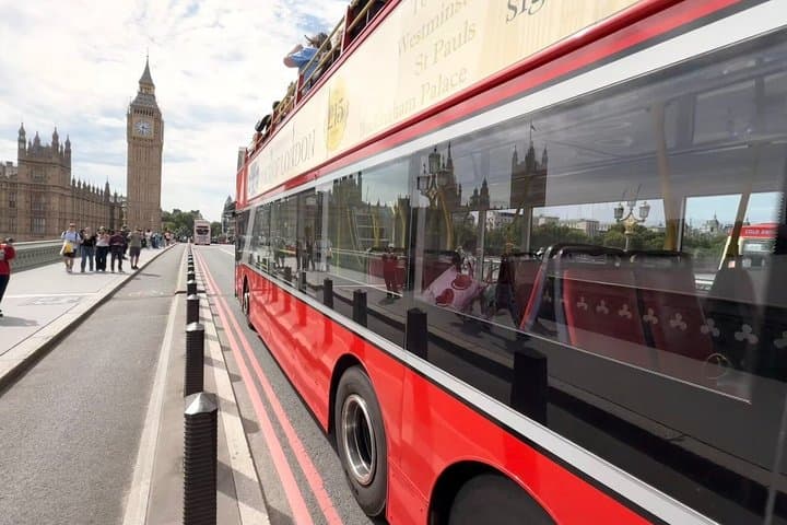 London Christmas Lights Open-Top Bus Tour with Santa