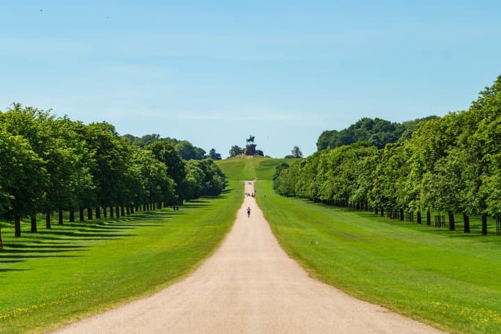 Stonehenge & Windsor Tour from London (Small Group)