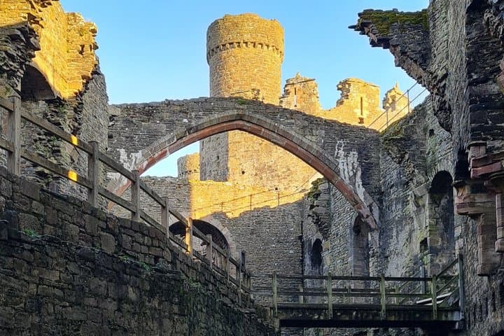 Open Group Guided Tour of Conwy Castle with an Official Guide