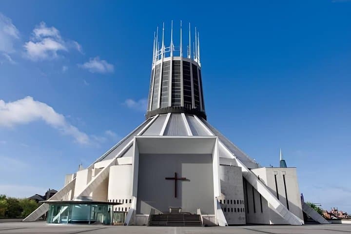 Explore Liverpool with a Private Taxi Guide
