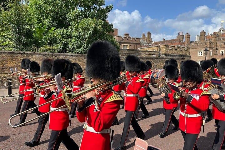 German Buckingham Palace and Changing of the Guard Walking Tour
