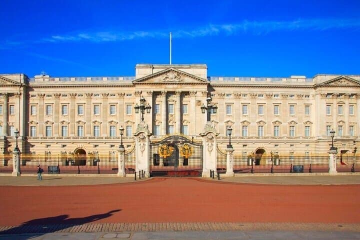 German Buckingham Palace and Changing of the Guard Walking Tour