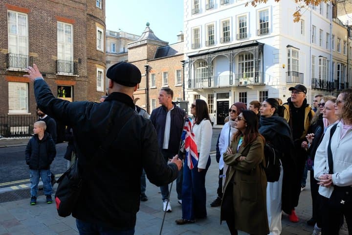 Spanish Buckingham Palace and Changing of the Guard Walking Tour