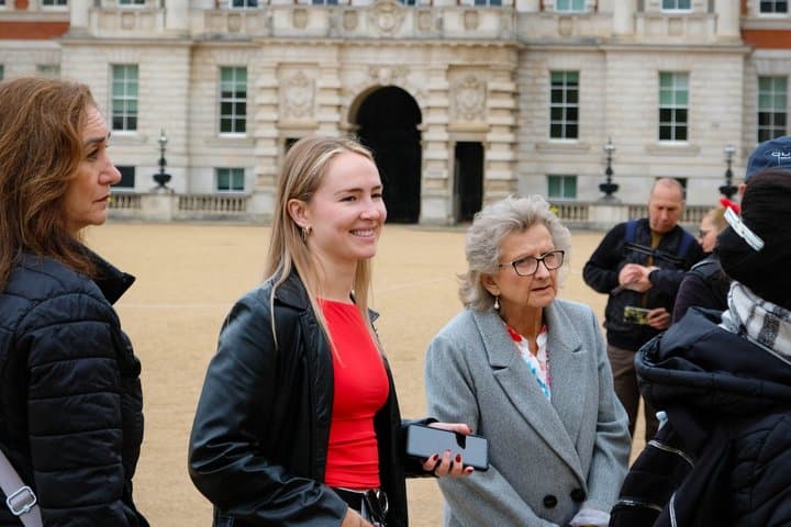 Spanish Buckingham Palace and Changing of the Guard Walking Tour