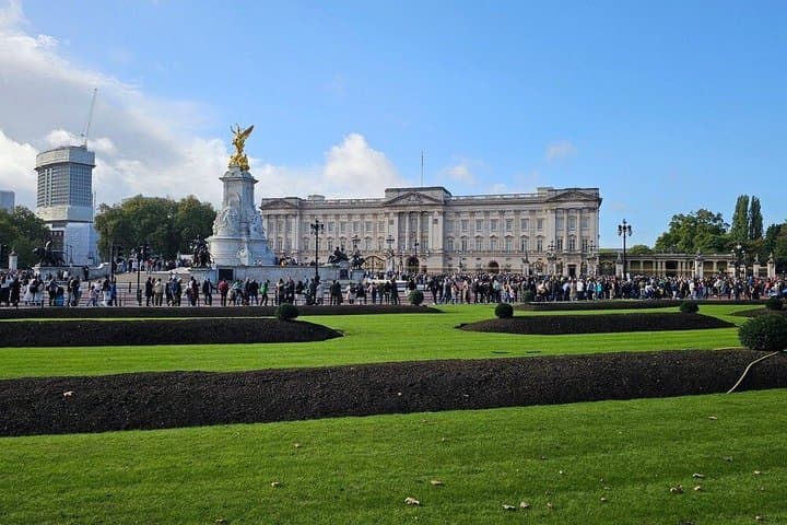 Small Group WWII Tour with Optional Churchill War Room Entry