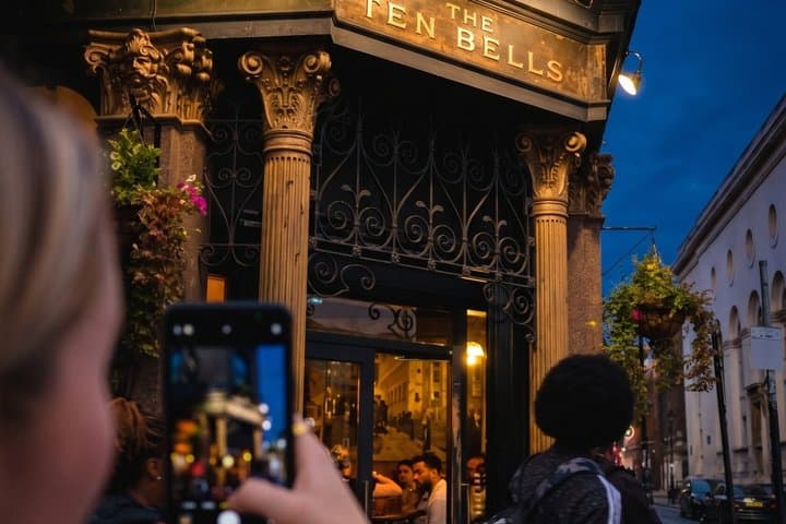 Jack the Ripper Walking Tour with Historic Pub Stops