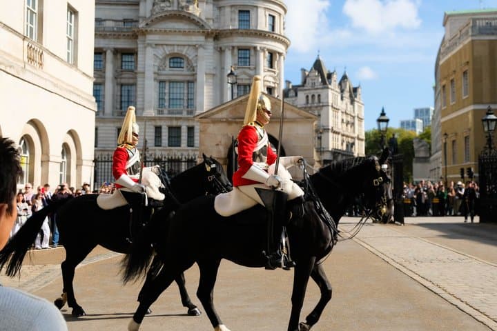 Private Buckingham Palace and Changing of the Guard Walking Tour
