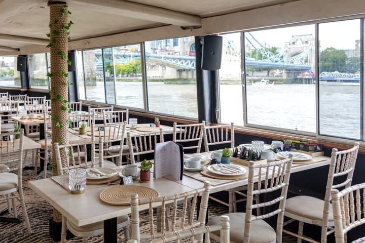 London River Thames Dinner Cruise with Live Music