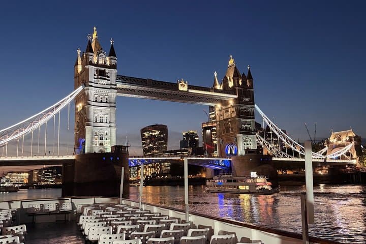 London River Thames Dinner Cruise with Live Music