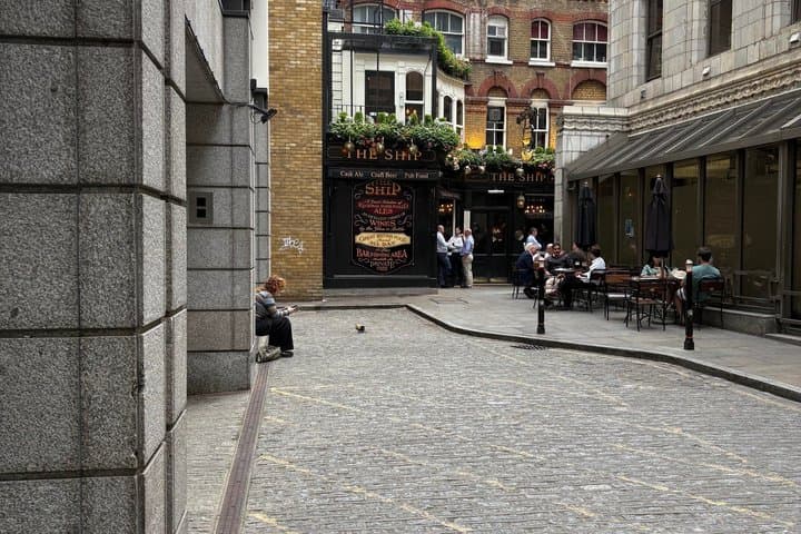 Roman Roads to Rooftops: A Self-Guided London Walking Tour