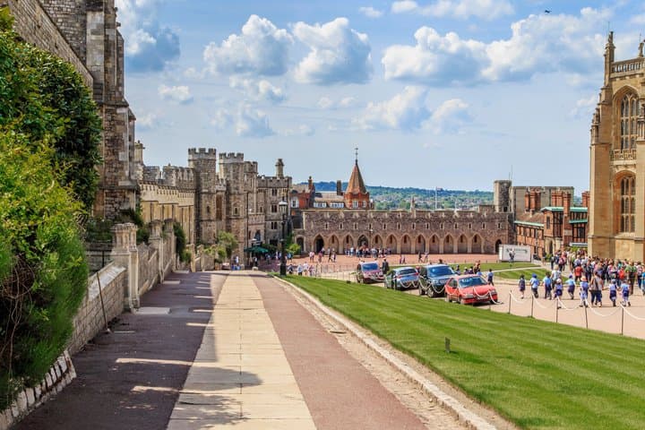 London Windsor Castle Stonehenge Bath Tour with Viewpoint