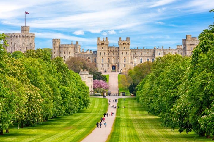 London Windsor Castle Stonehenge Bath Tour with Viewpoint