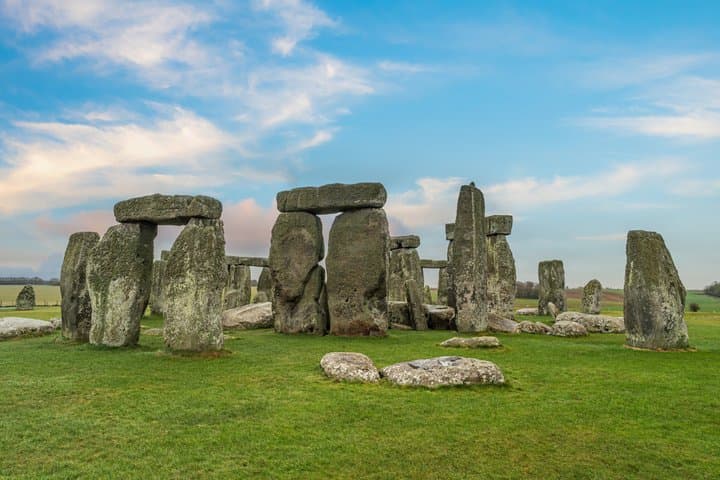 London Windsor Castle Stonehenge and Historic Winchester Day Tour