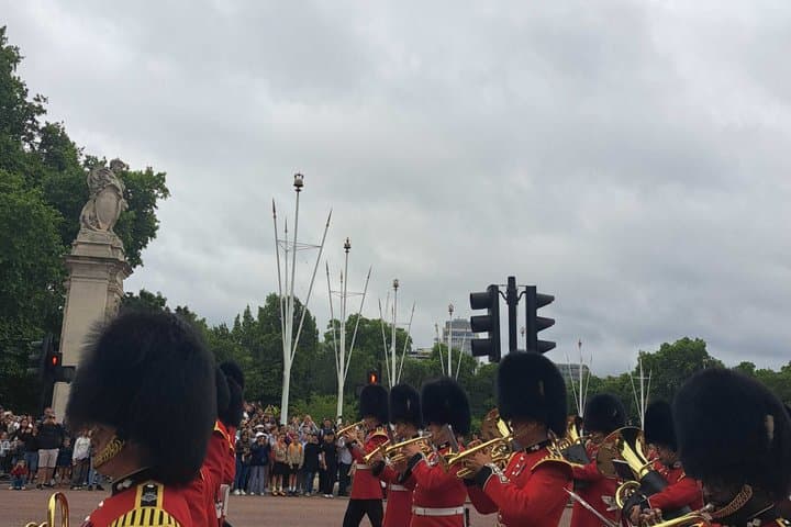 German London : Changing of the Guard with Buckingham Palace