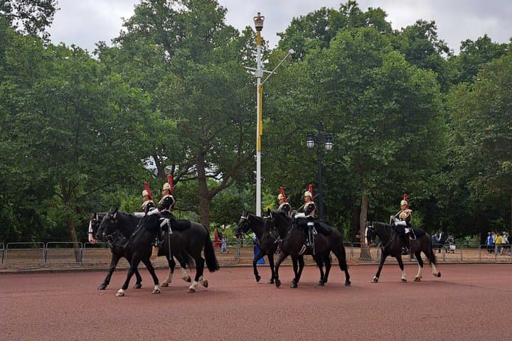 German London : Changing of the Guard with Buckingham Palace