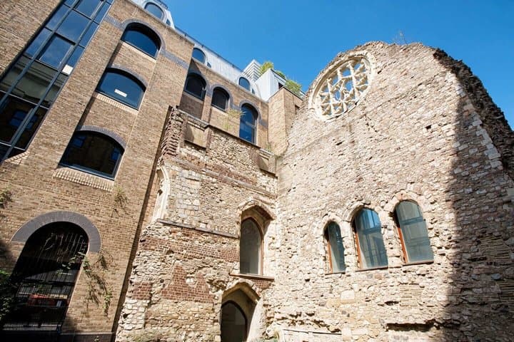 Hello Winchester: Private 2-Hour Intro City Walk with Local Guide