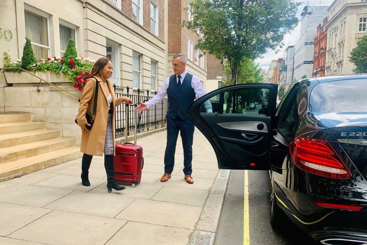 Gatwick Airport Taxi Private Transfer to or from London