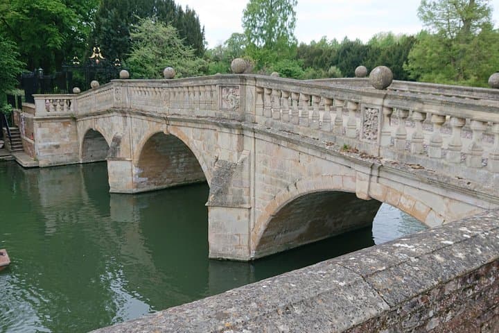 The Most Entertaining Tour of Cambridge by An Ex-Student