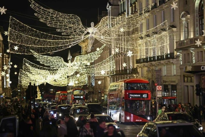 London Christmas Lights Open-Top Bus Tour with live guide