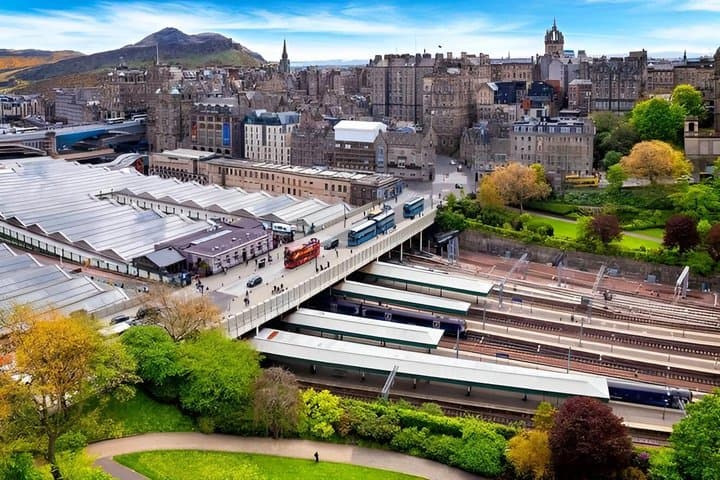 Edinburgh Train Station Transfer to and from Your Hotel