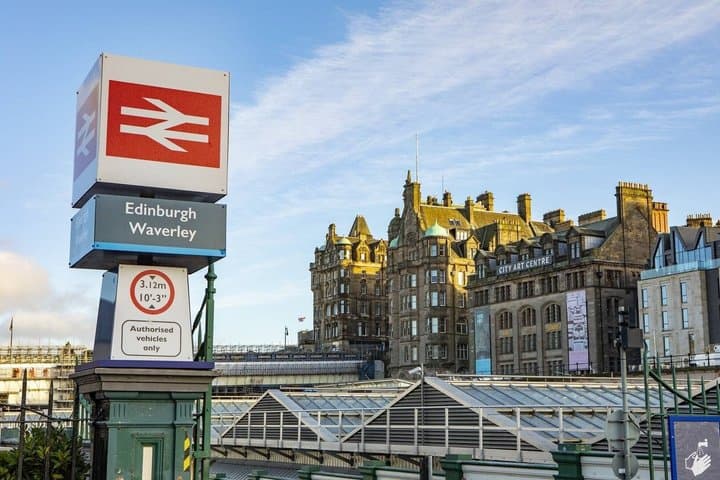 Edinburgh Train Station Transfer to and from Your Hotel