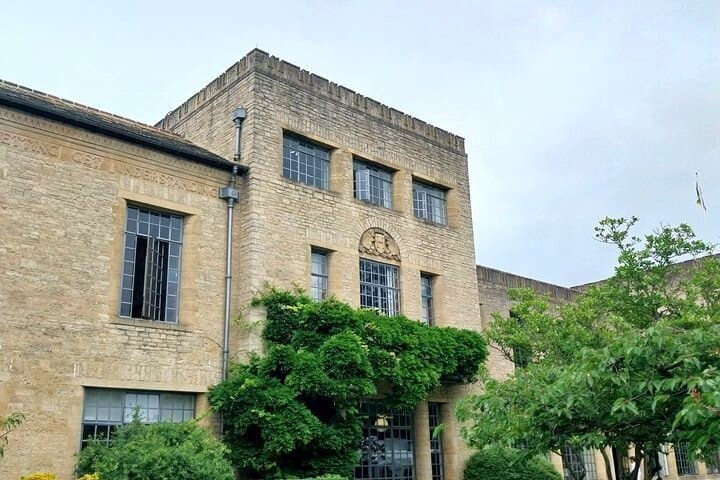 Oxford Beyond the Dreaming Spires Walking Tour