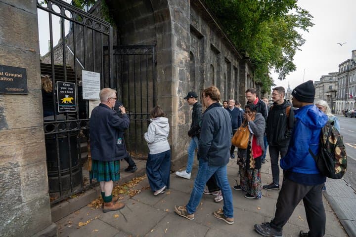 Edinburgh Darkside Ghost Tour of Mysteries and Murder and Legends