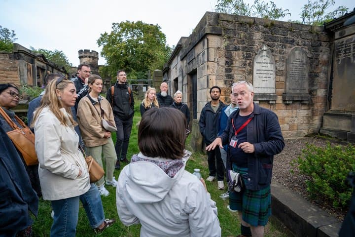 Edinburgh Darkside Ghost Tour of Mysteries and Murder and Legends
