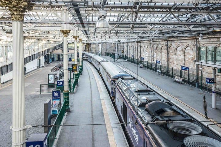 Edinburgh Train Station Transfer to and from Your Hotel