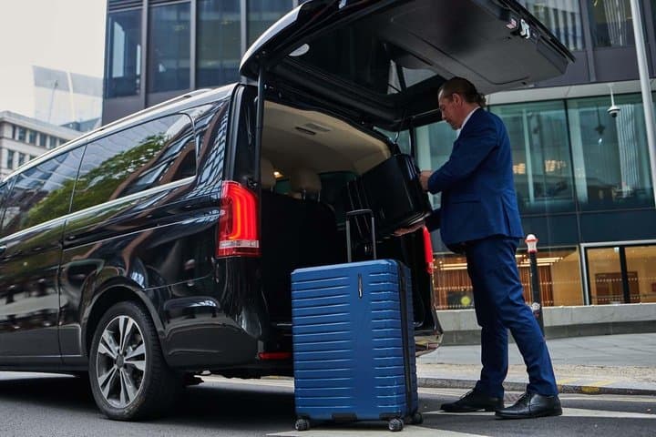 Southampton to Gatwick Airport Private Professional Service