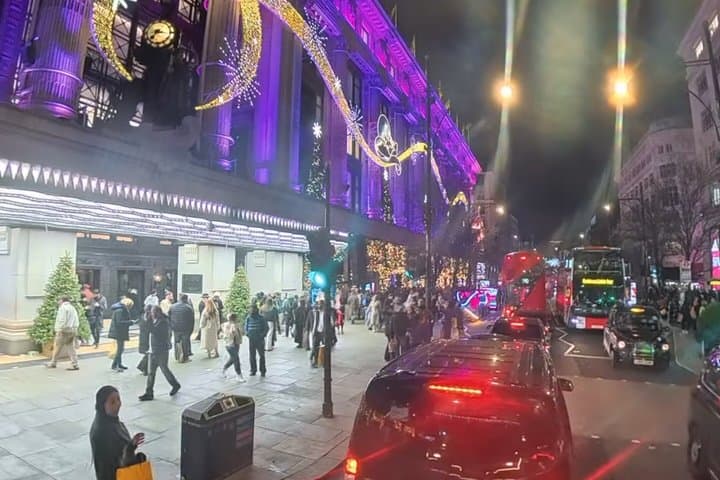 London Christmas Lights Open-Top Bus Tour with Santa