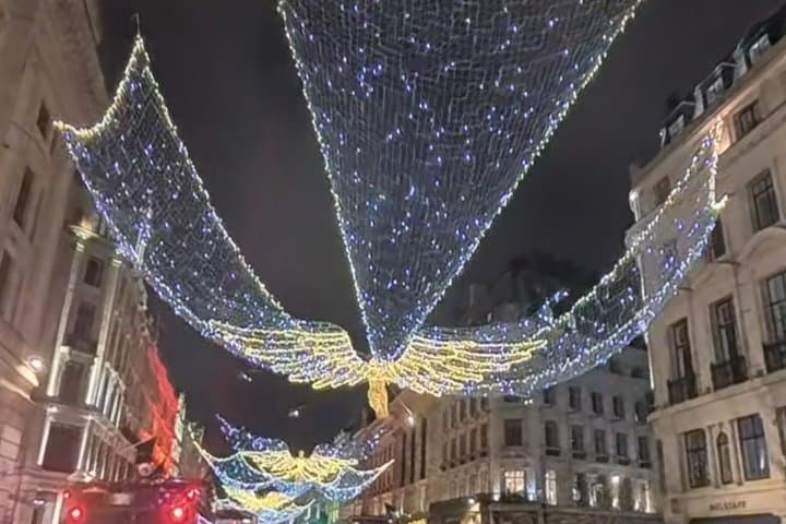 London Christmas Lights Open-Top Bus Tour with Santa