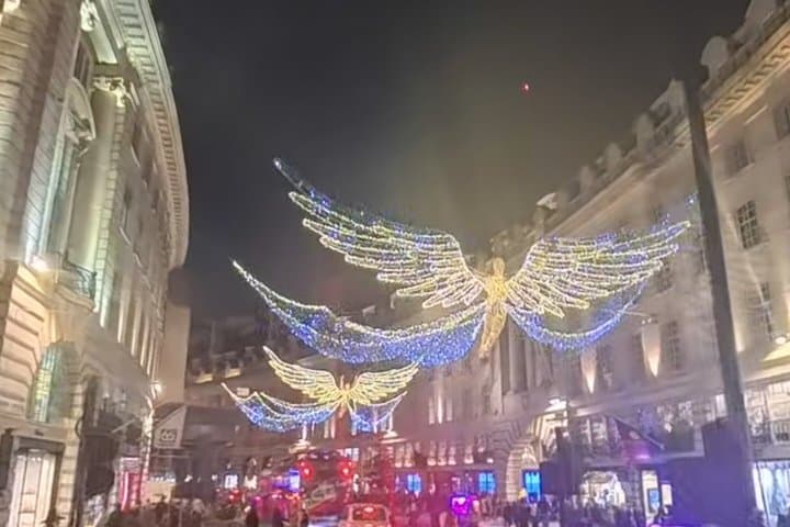 London Christmas Lights Open-Top Bus Tour with Santa