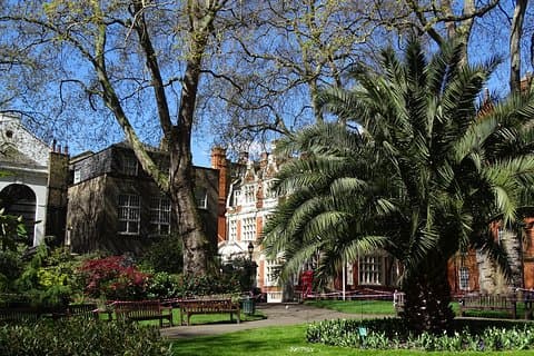 Tranquil Mount Street Gardens