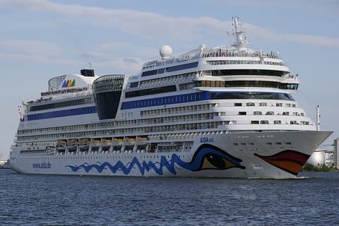 Private transfers to/from London Tilbury Cruise Port and London Luton Airport