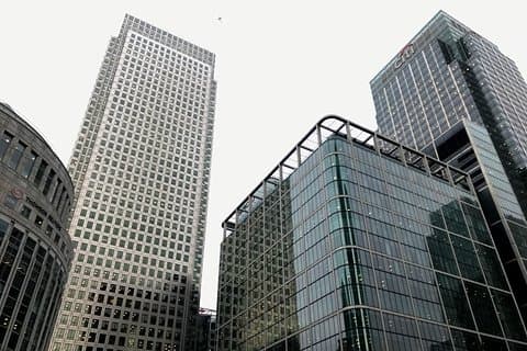 Private transfers between London City Airport - London Luton Airport