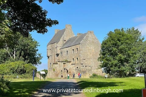 Outlander private tour – Lallybroch , Culross and Drummond Castle
