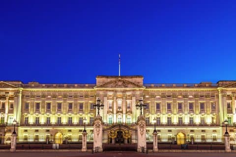 Private Illumination Tour of London by Black Cab with Pickup Drop