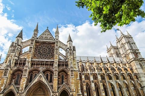 London Power, Palaces and Royal Secrets Walking Tour