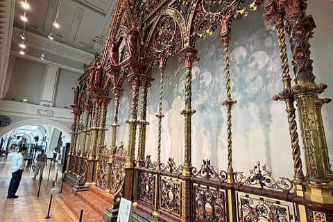 V&A Museum Highlights: Small-Group Tour with a Historian