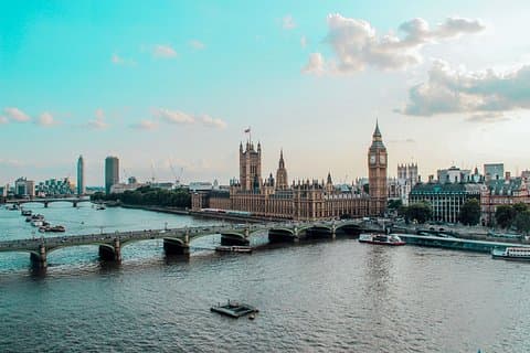 Private Transfers: London to/from Gatwick