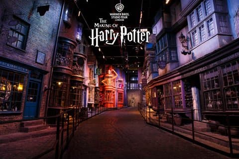 Harry Potter Warner Bros. Studio Tour with Transport from London