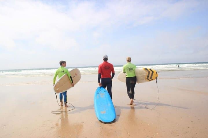 Private Two on One Surf Lesson in Newquay (2 students, 1 instructor)