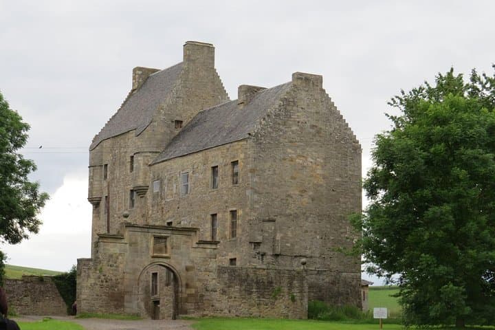 4-Day Outlander Trail Tour from Edinburgh Including Admissions