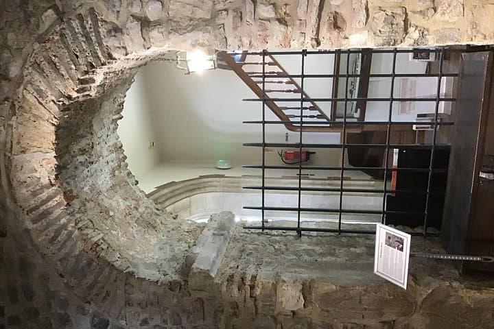 The oldest Archway in London with Roman bricks