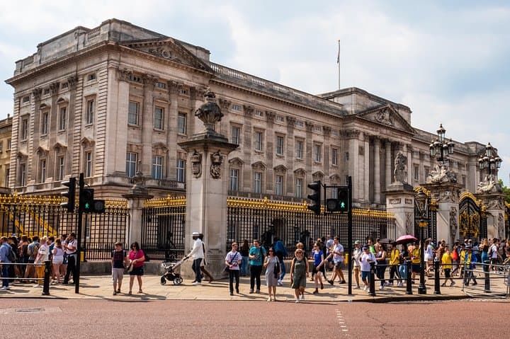 Buckingham Palace, find the royalties of the British monarch.