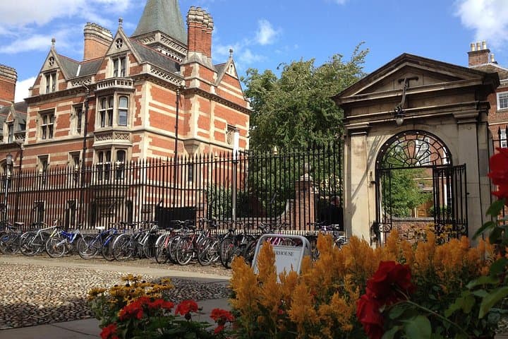 Cambridge Day Trip from London with a Local: Private & Personalized