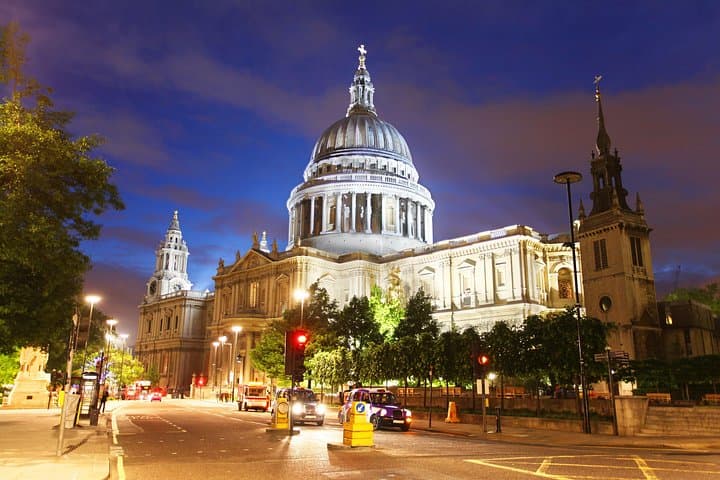 London by Night Sightseeing Open Top Bus Tour with Live Guide